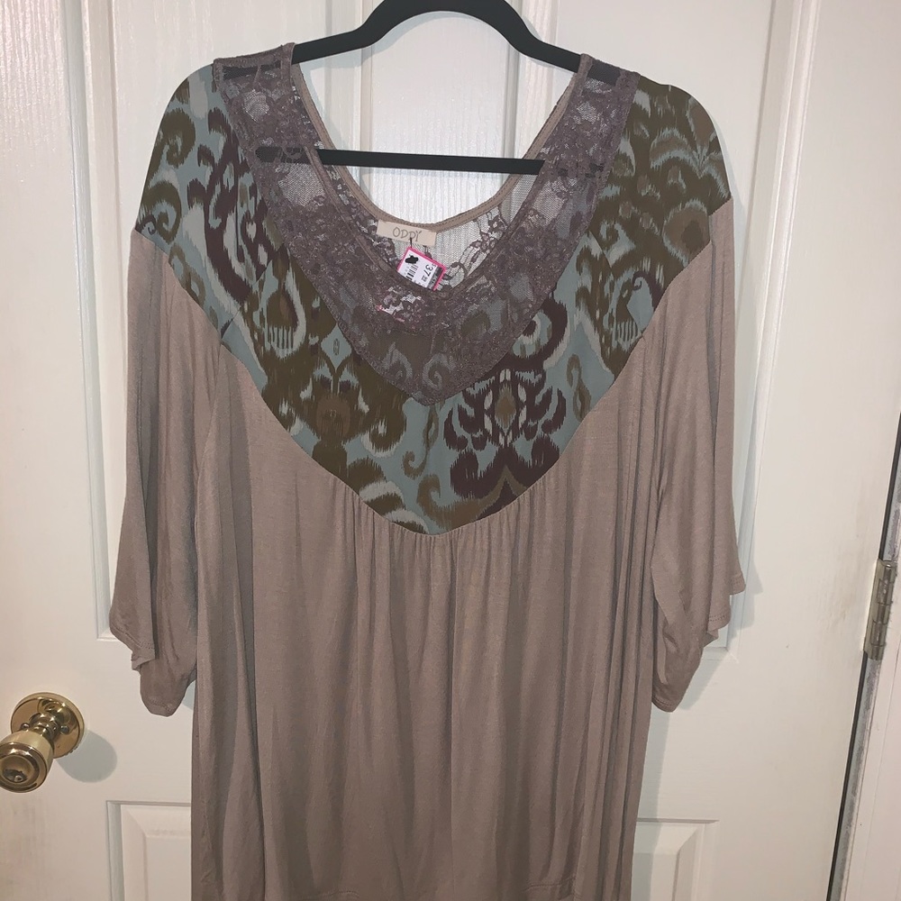 NWT Boutique Tunic with Lace